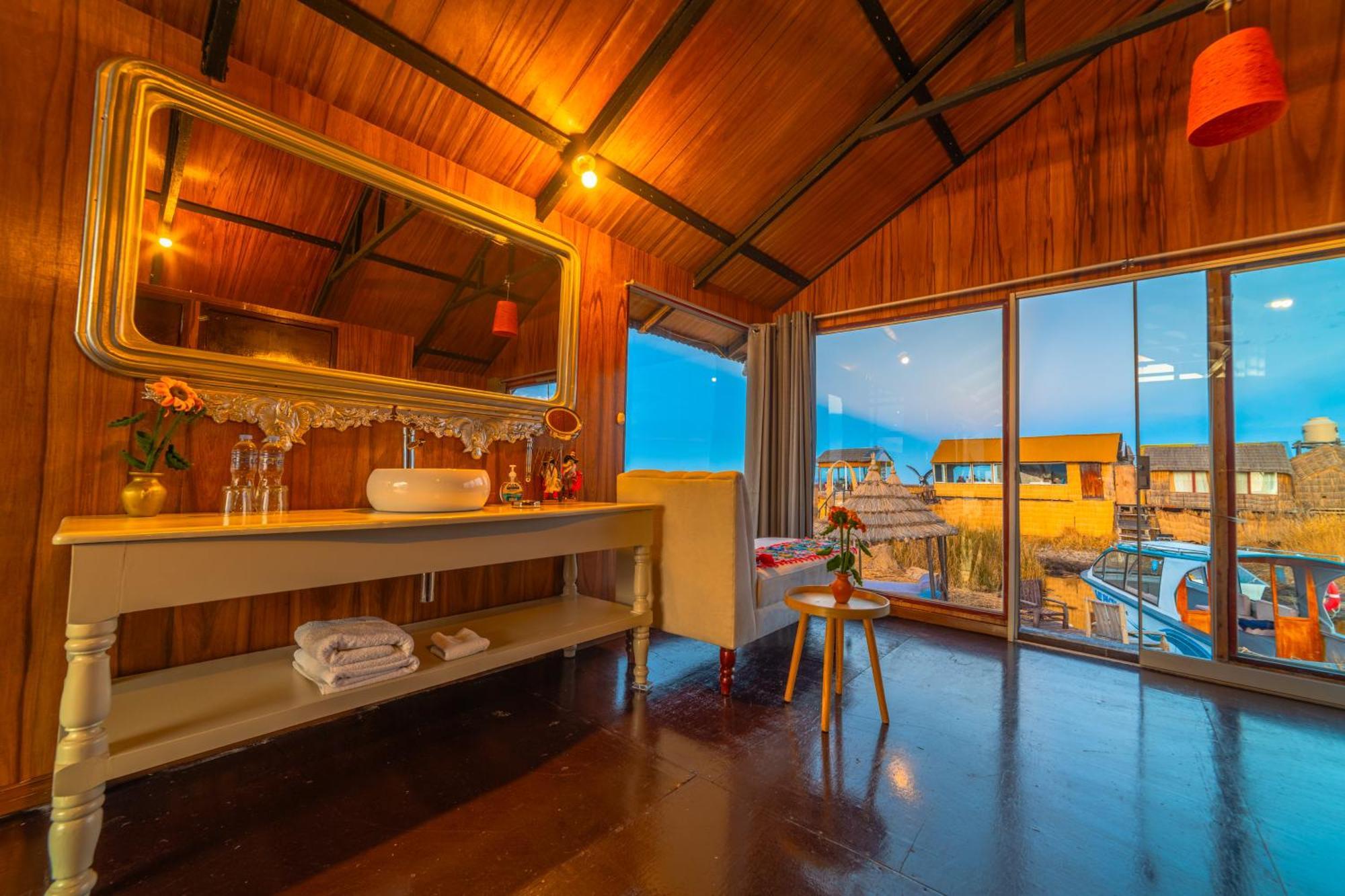 Uros Kay Pacha Lodge Пуно Стая снимка